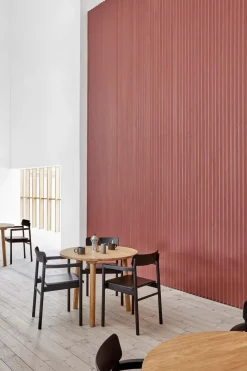 Spisestol - Post Chair Omni 301 Black Sortlakkert Eik