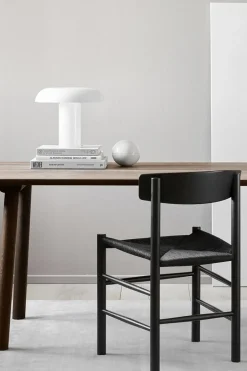 Spisestuestol - J39 Folkestolen Sortlakkert Eik / Sort Papirgarn