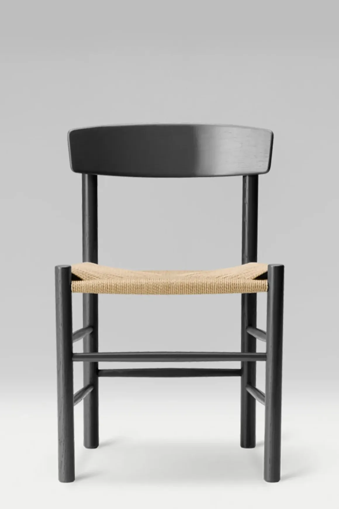 Spisestuestol - J39 Folkestolen Sortlakkert Bøk / Naturfarget Papirgarn