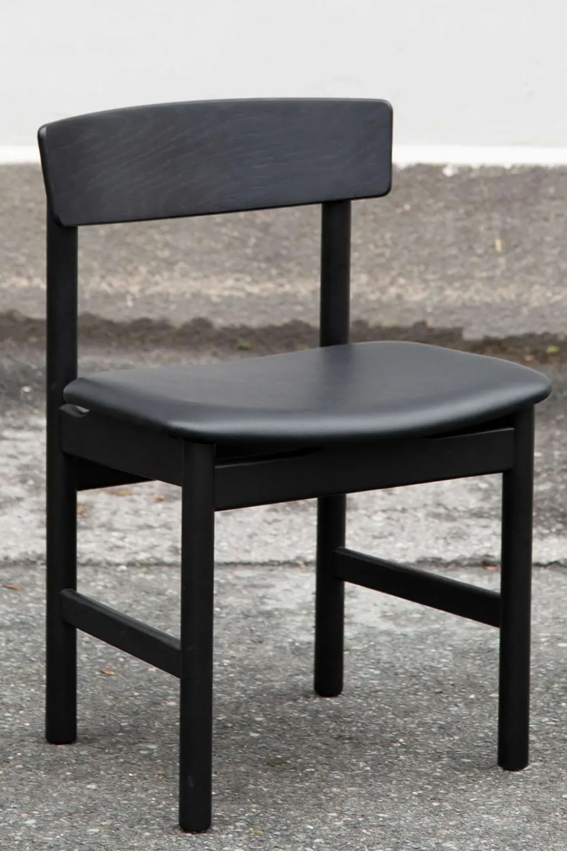 Spisestuestol - Mogensen Model 3236 Sortlakkert Eik / 98 Sort Lær