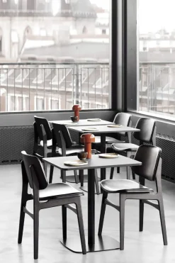 Spisestuestol - Søborg 3051 Sortlakkert Eik / 98 Sort Lær