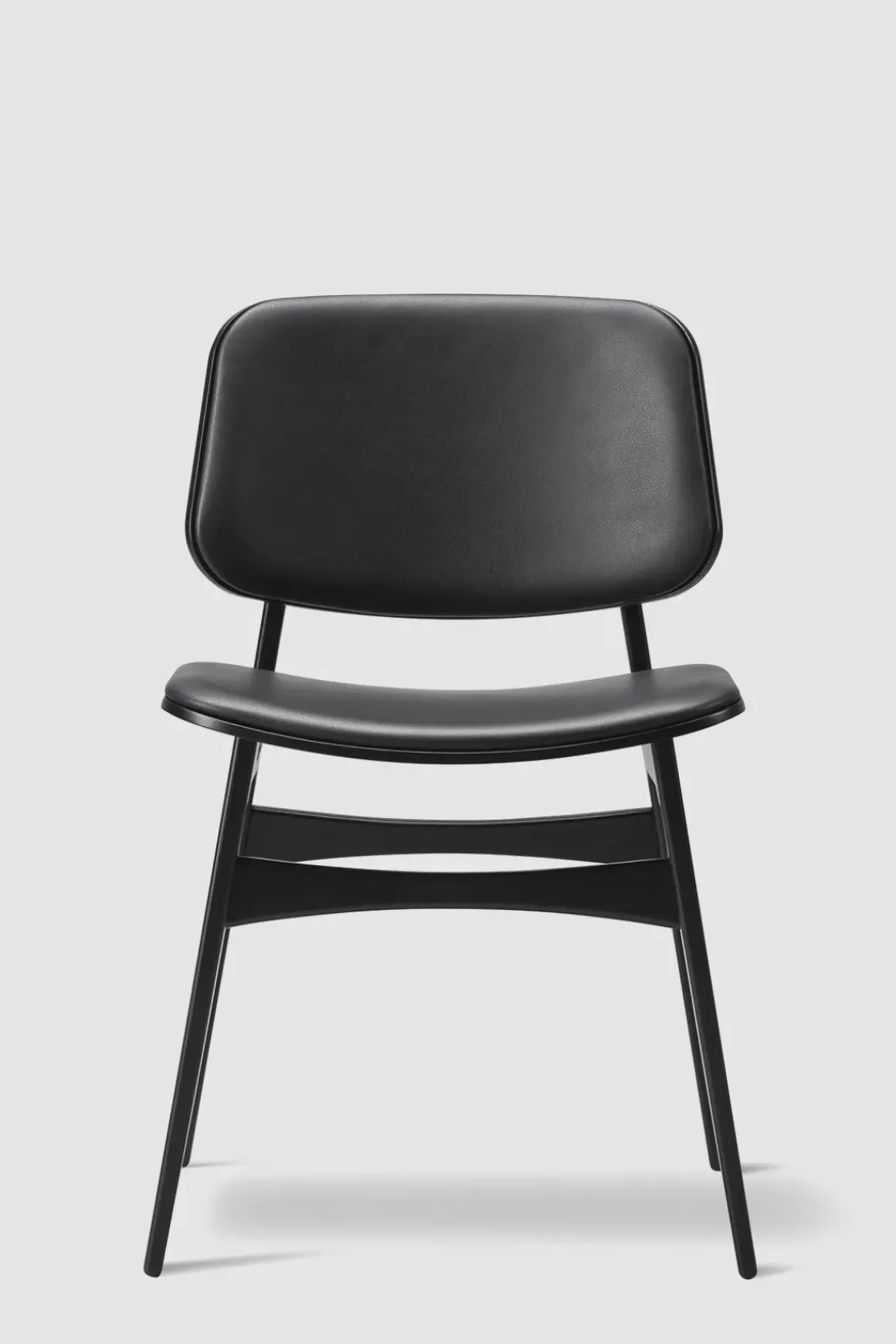 Spisestuestol - Søborg 3052 Sortlakkert Eik / 98 Sort Lær