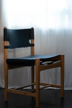 Spisestuestol - Spanish Dining Chair 3237 u/Arml. Oljet Eik / Sort Lær