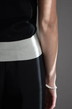 Topp - Classic Merino Tank Black Cream