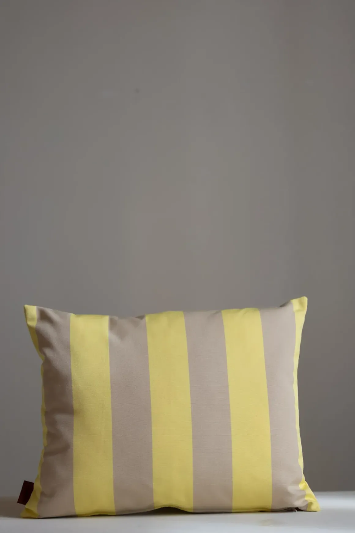 Utepute - Barriere 40x50cm Lemon/Sand Stripe