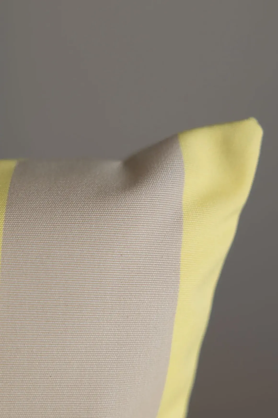 Utepute - Barriere 50x60cm Lemon/Sand Stripe