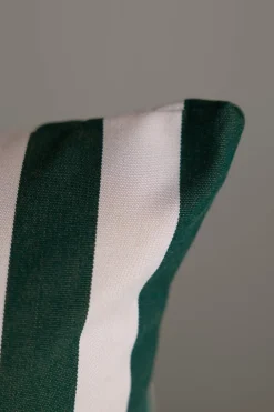 Utepute - Barriere 40x50cm Light Apricot/Dark Green